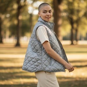 Old Navy Quilted Vest Gray Full Zip with Gold Zipper Pockets Size Small Petite